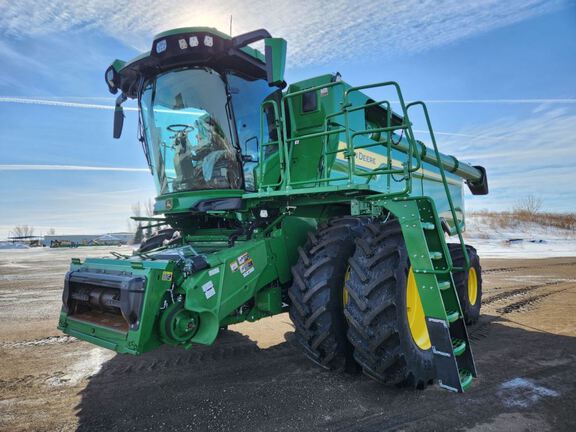 2025 John Deere S7 800 Combine