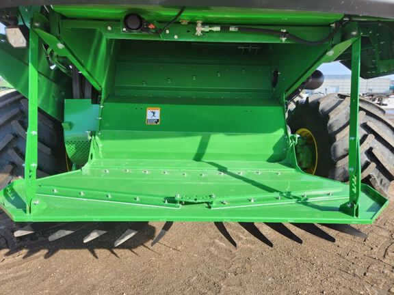 2025 John Deere S7 800 Combine