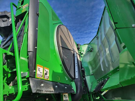 2025 John Deere S7 800 Combine