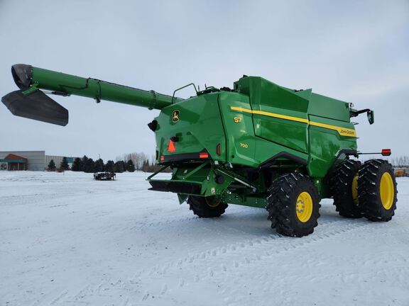 2025 John Deere S7 700 Combine