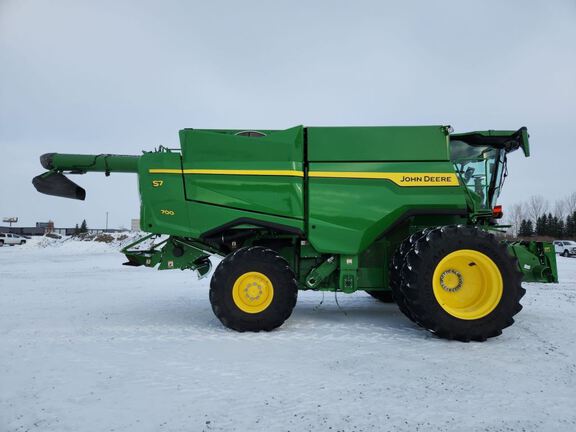 2025 John Deere S7 700 Combine