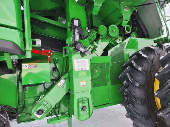 2025 John Deere S7 700 Combine
