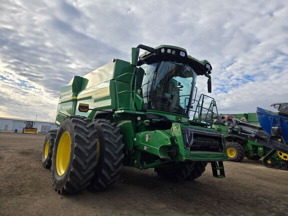 2025 John Deere S7 800 Combine