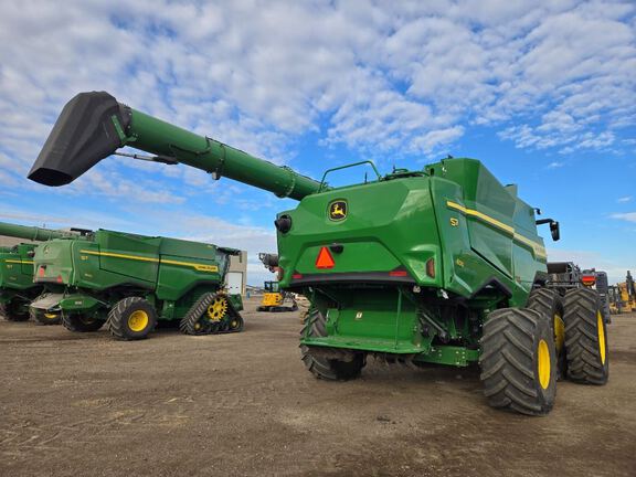 2025 John Deere S7 800 Combine