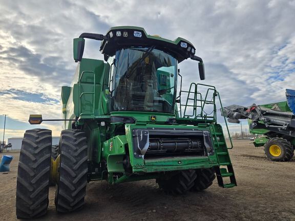 2025 John Deere S7 800 Combine
