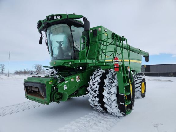 2024 John Deere S780 Combine