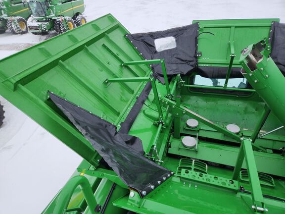 2024 John Deere S780 Combine