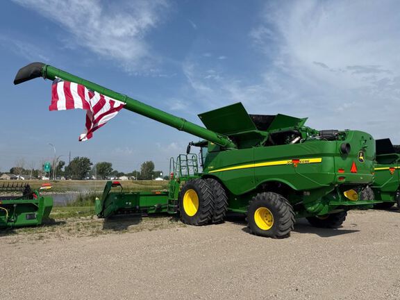 2024 John Deere S780 Combine
