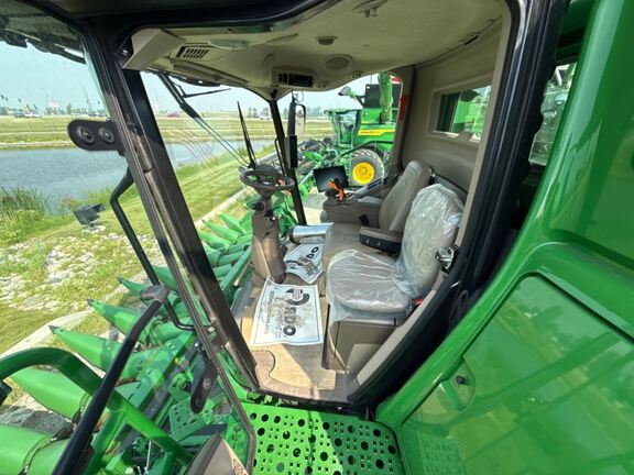 2024 John Deere S780 Combine
