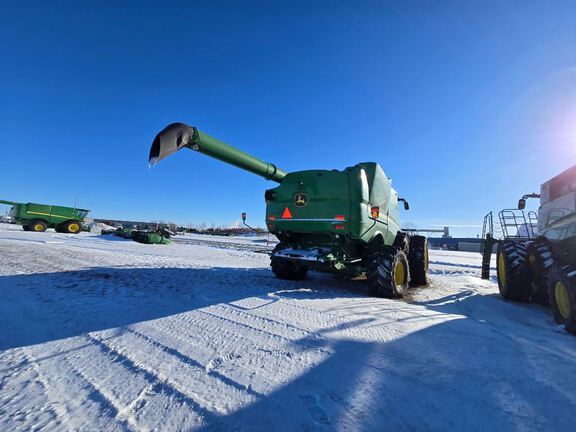 2024 John Deere S780 Combine