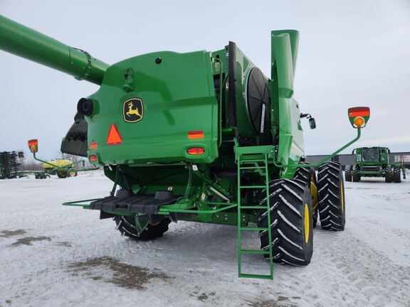 2024 John Deere S780 Combine
