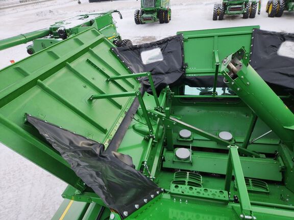 2024 John Deere S780 Combine