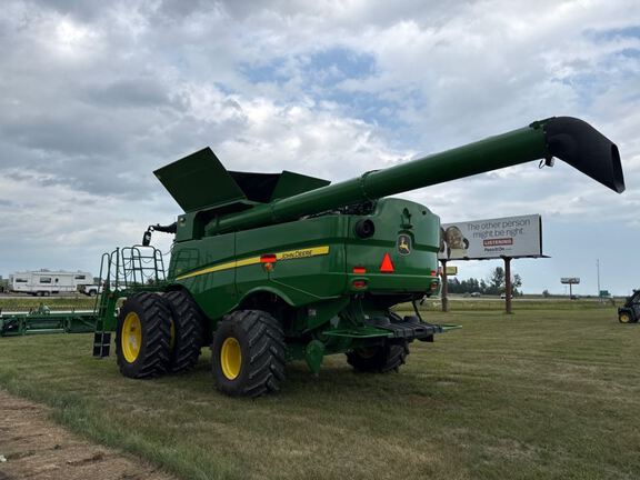 2024 John Deere S780 Combine