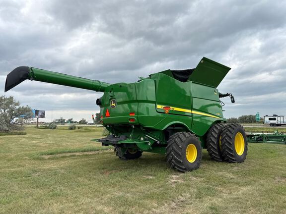 2024 John Deere S780 Combine