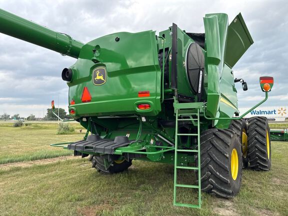 2024 John Deere S780 Combine