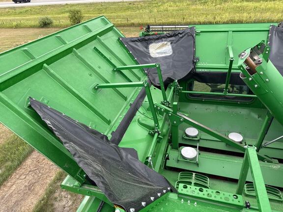 2024 John Deere S780 Combine