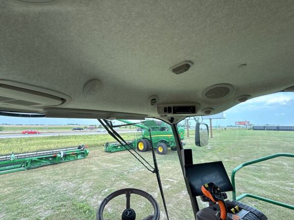 2024 John Deere S780 Combine