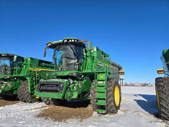 2025 John Deere S7 700 Combine