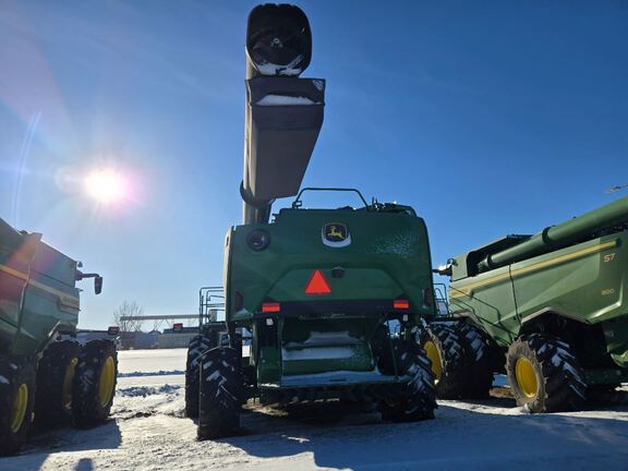 2025 John Deere S7 700 Combine