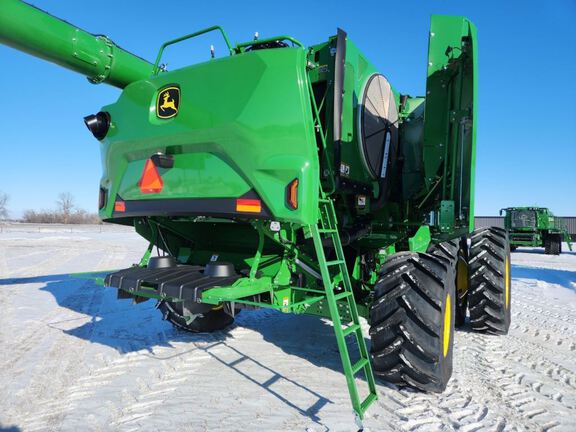 2025 John Deere S7 800 Combine