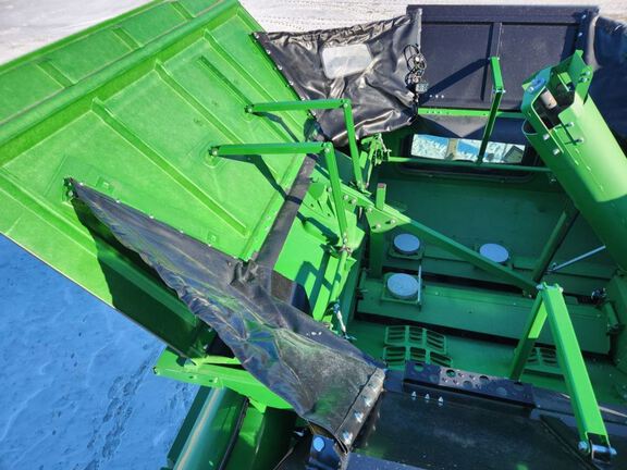 2025 John Deere S7 800 Combine