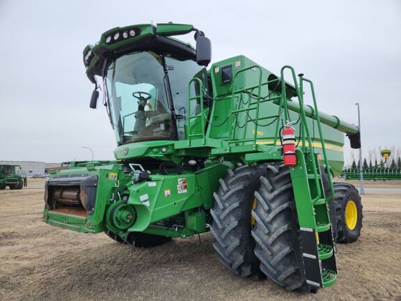 2024 John Deere S780 Combine