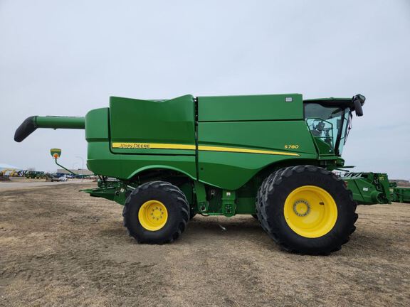2024 John Deere S780 Combine