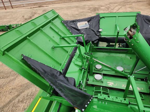 2024 John Deere S780 Combine