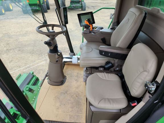 2024 John Deere S780 Combine