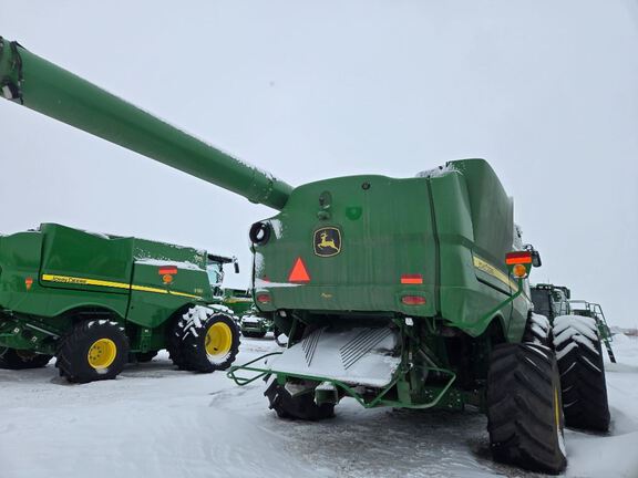 2024 John Deere S780 Combine