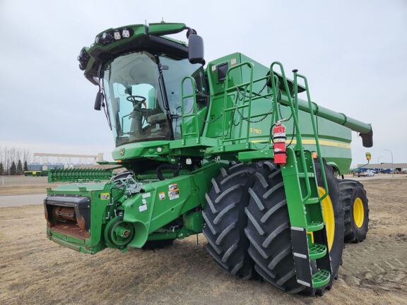 2024 John Deere S780 Combine