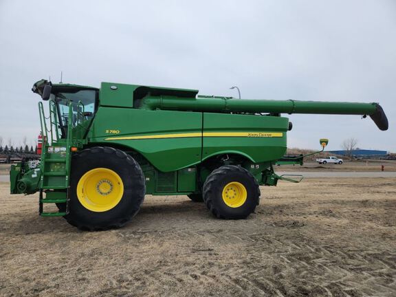 2024 John Deere S780 Combine