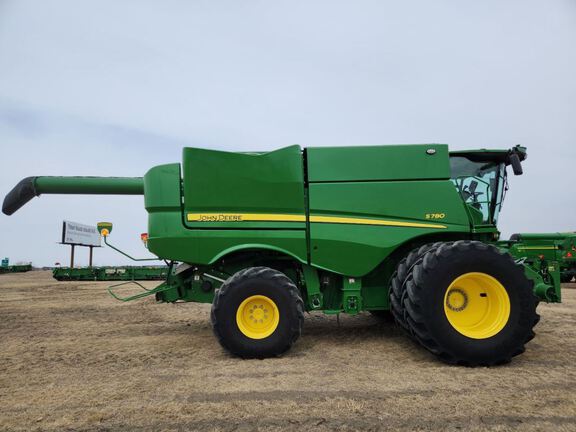 2024 John Deere S780 Combine