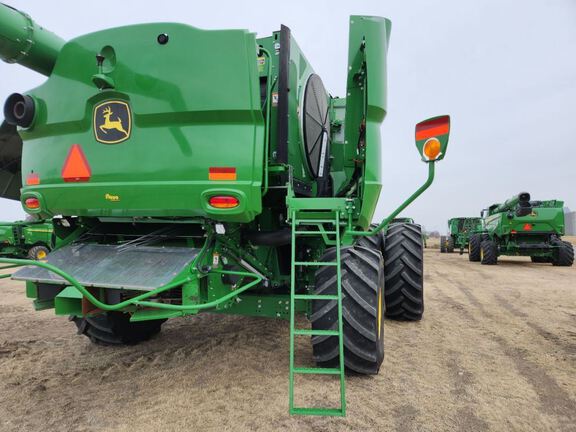 2024 John Deere S780 Combine