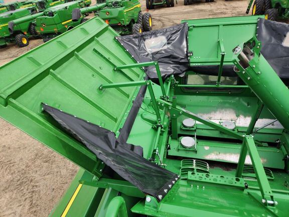 2024 John Deere S780 Combine