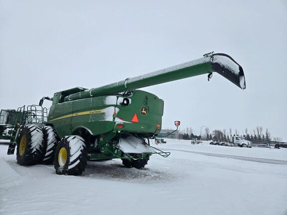 2024 John Deere S780 Combine