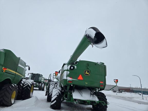 2024 John Deere S780 Combine