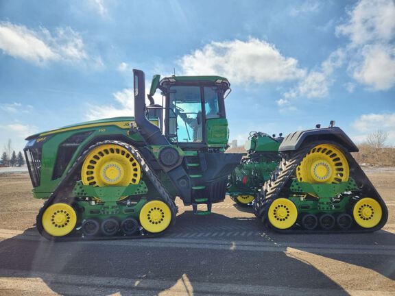 2025 John Deere 9RX 710 Tractor Rubber Track