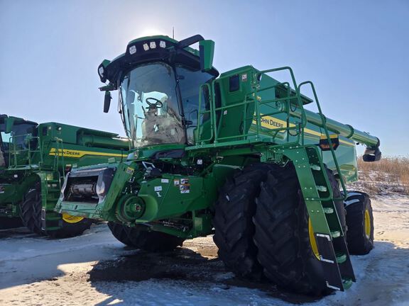 2025 John Deere S7 800 Combine