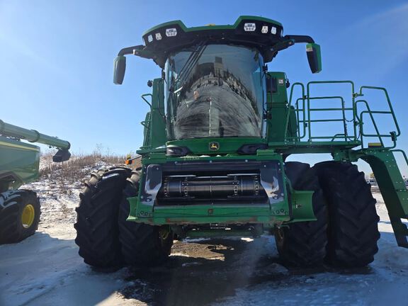 2025 John Deere S7 800 Combine
