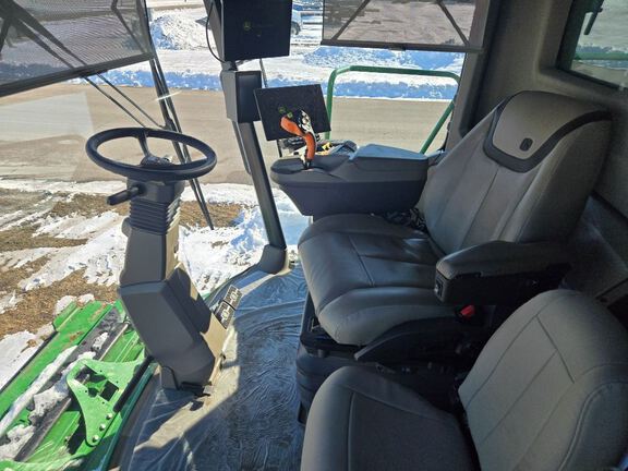 2025 John Deere S7 800 Combine