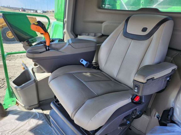 2025 John Deere S7 800 Combine