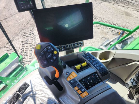2025 John Deere S7 800 Combine