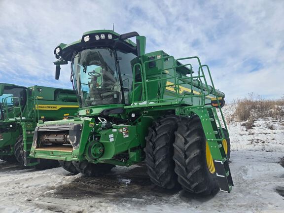 2025 John Deere S7 800 Combine