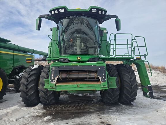 2025 John Deere S7 800 Combine