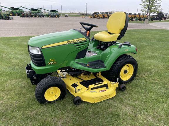 2011 John Deere X724 Garden Tractor