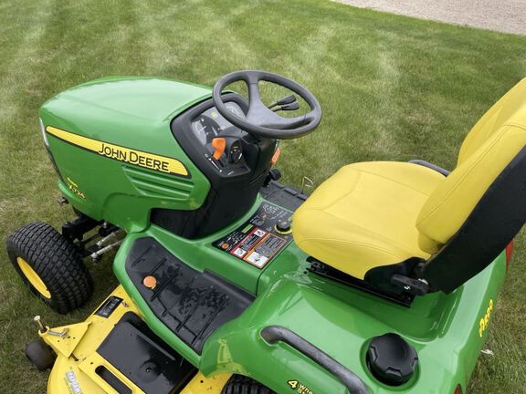 2011 John Deere X724 Garden Tractor