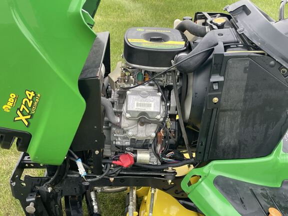 2011 John Deere X724 Garden Tractor