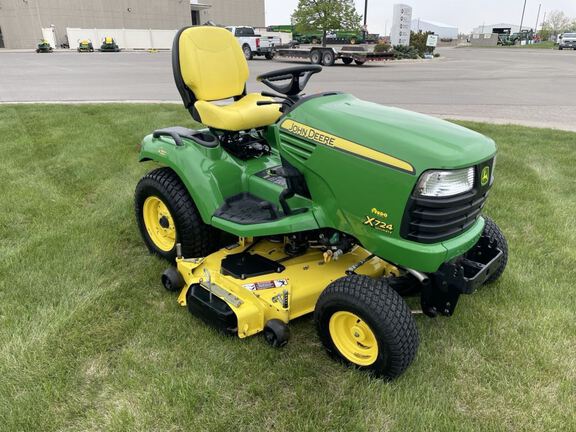 2011 John Deere X724 Garden Tractor
