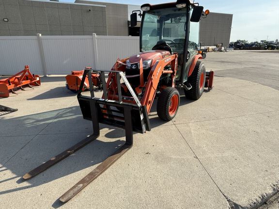 Kubota B2650 Tractor Compact
